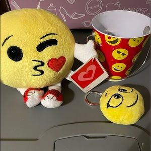 NWT Emoji bundle Plush Throwing a Kiss Emoji Nerd Emoji keychain Emoji bucket